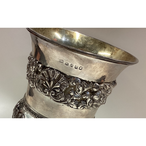 431 - A George III silver goblet with embossed decoration. London 1777. By Solomon Hougham. Approx. 467 gr... 