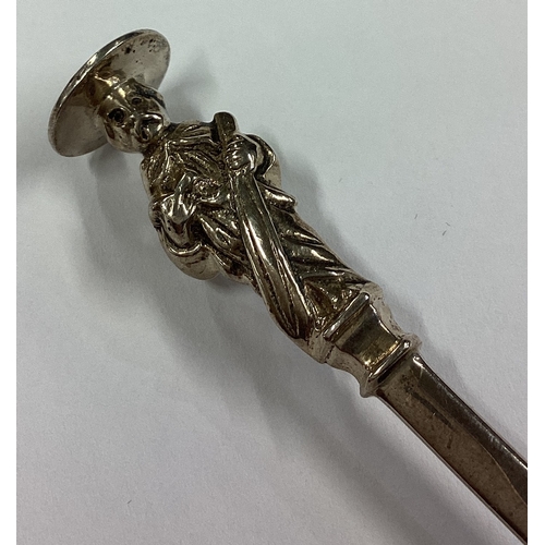 454 - CHESTER: A large silver Apostle top spoon. Approx. 50 grams. Est. £40 - £60.