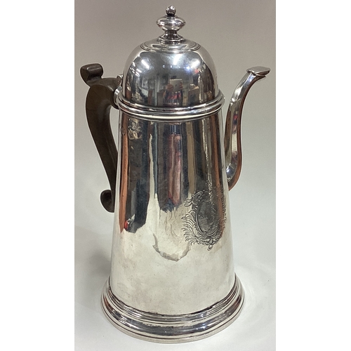 495 - A large George I silver side-handled coffee pot. London 1727. By Hugh Arnett & Edward Pocock. Approx... 