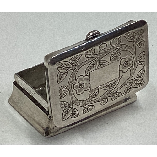 512 - A Chinese export silver snuff box with engraved decoration. Circa 1860. Approx. 38 grams. Est. £100 ... 