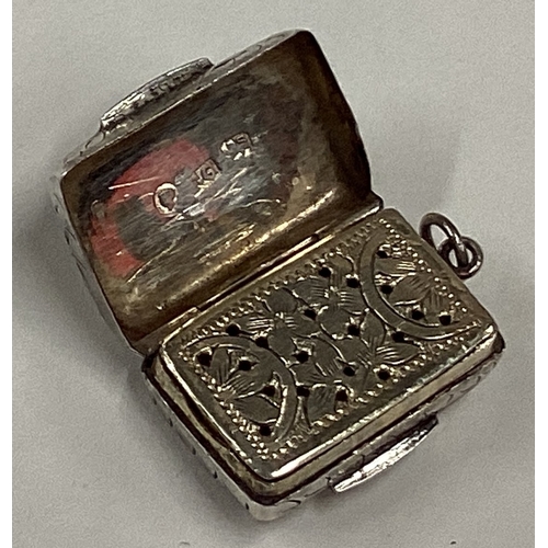 514 - A silver vinaigrette. Birmingham 1843. By Francis Clark. Approx. 7 grams. Est. £80 - £120.