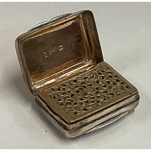 531 - A William IV silver vinaigrette. Birmingham 1834. By Thomas Shaw. Approx. 15 grams. Est. £150 - £200... 