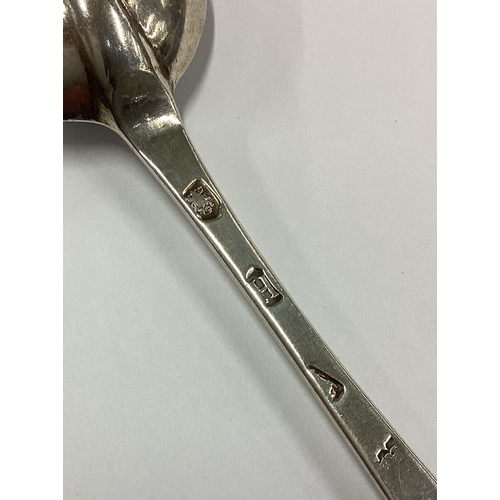 546 - A George I silver tablespoon. London 1723. Approx. 50 grams. Est. £50 - £80.