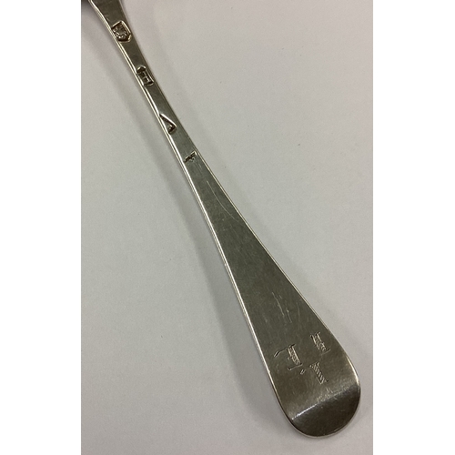 546 - A George I silver tablespoon. London 1723. Approx. 50 grams. Est. £50 - £80.