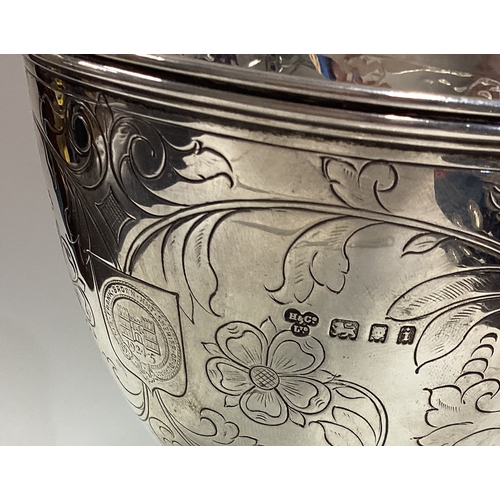 548 - A silver goblet in the 17th Century style. London 1923. Approx. 332 grams. Est. £350 - £400.