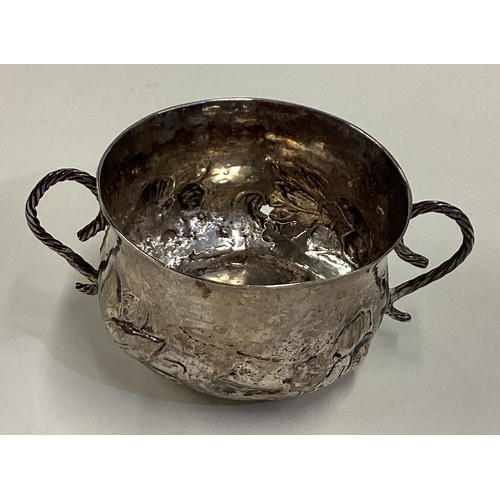 549 - A 17th Century silver porringer. Approx. 54 grams. Est. £200 - £300.