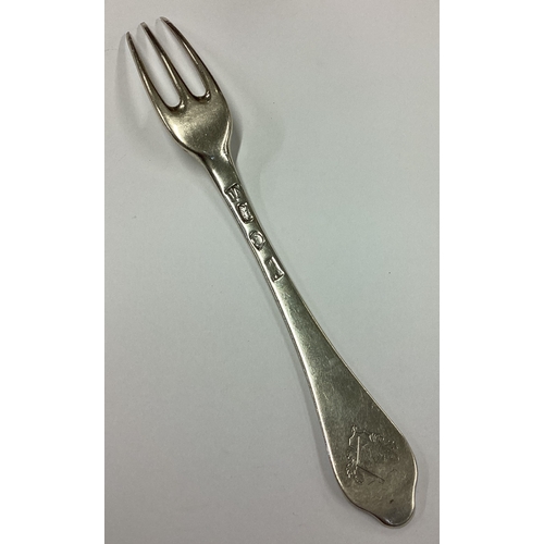 550 - A George I silver three-prong dog nose fork. London 1722. Approx. 63 grams. Est. £200 - £300.