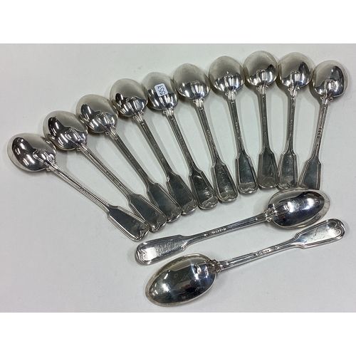 557 - OF MILTARY INTEREST: A set of twelve silver fiddle thread pattern double struck teaspoons. London. B... 