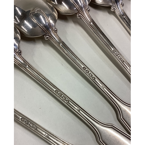 557 - OF MILTARY INTEREST: A set of twelve silver fiddle thread pattern double struck teaspoons. London. B... 