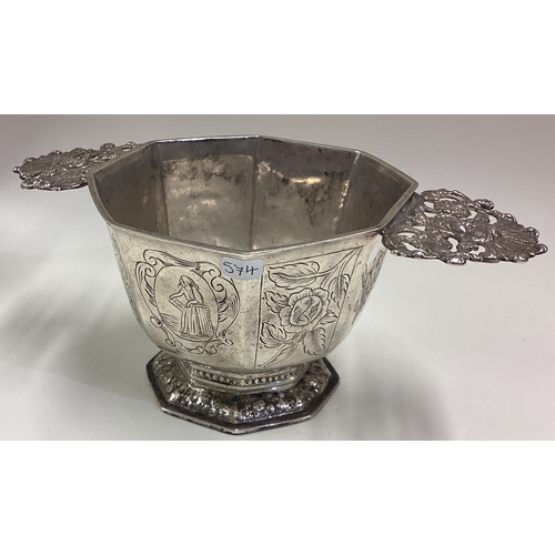 574 - An octagonal white metal brandy bowl engraved with scenic decoration. Approx. 323 grams. Est. £80 - ... 