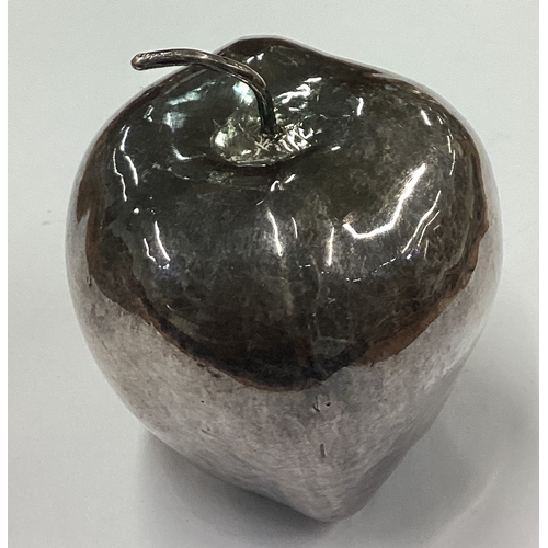 577 - A silver model of an apple. Approx. 124 grams. Est. £30 - £40.