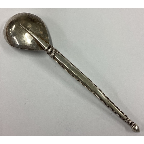 613 - ARTIFICERS GUILD: An Arts and Crafts silver spoon. London 1921. Approx. 38 grams. Est. £100 - £150.