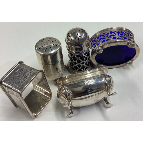 617 - A good collection of silver peppers, salts, napkin rings etc. Various dates and makers. Approx. 100 ... 