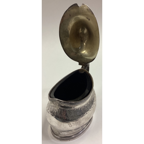 623 - A George III silver mustard pot with BGL. London 1805. Approx. 134 grams. Est. £120 - £150.