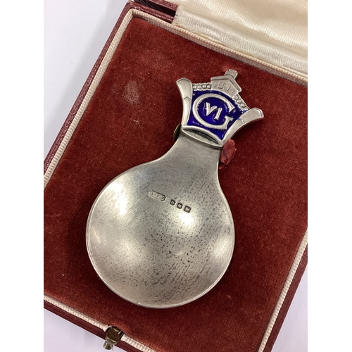 624 - R E STONE: A cased silver and enamelled caddy spoon contained within Goldsmiths & Silversmiths retai... 