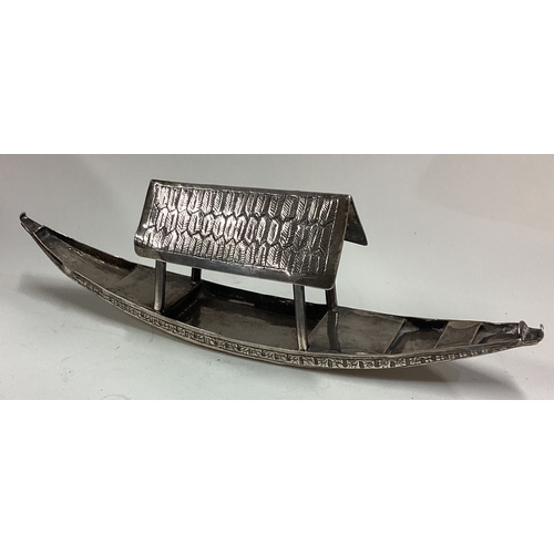 674 - A novelty Chinese silver model of a boat. Approx. 72 grams. Est. £60 - £80.