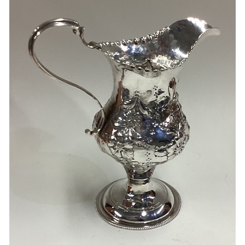 679 - HESTER BATEMAN: A good silver cream jug. London 1783. Approx. 80 grams. Est. £150 - £200.