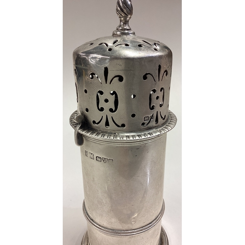 682 - CHESTER: An Edwardian silver lighthouse caster. By HM. Approx. 157 grams. Est. £60 - £80.