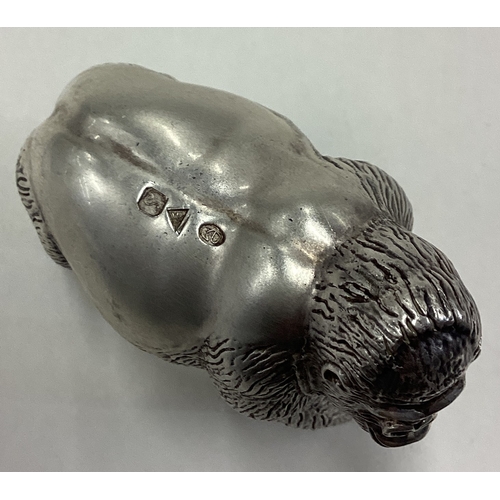 711 - PATRICK MAVROS: A silver figure of a gorilla. Approx. 331 grams. Est. £1000 - £1500.