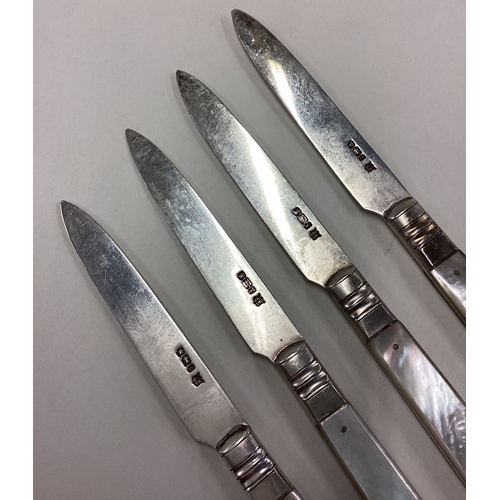 713 - A set of four silver and MOP letter opener. Sheffield 1911. Approx. 167 grams of gross weight. Est. ... 