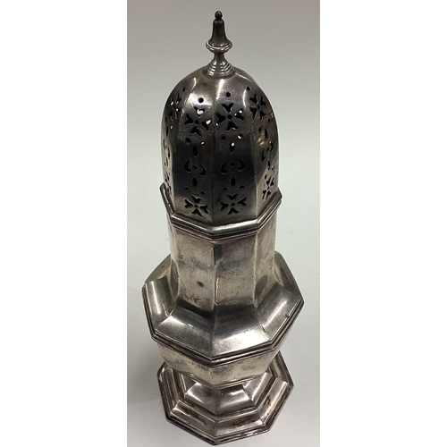 731 - A large Edwardian silver sugar caster. Birmingham. By RB. Approx. 267 grams. Est. £100 - £150.