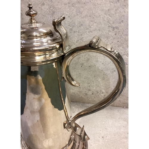 748 - A large George II silver flagon of plain cylindrical form, the domed hinged lid with knopped finial ... 