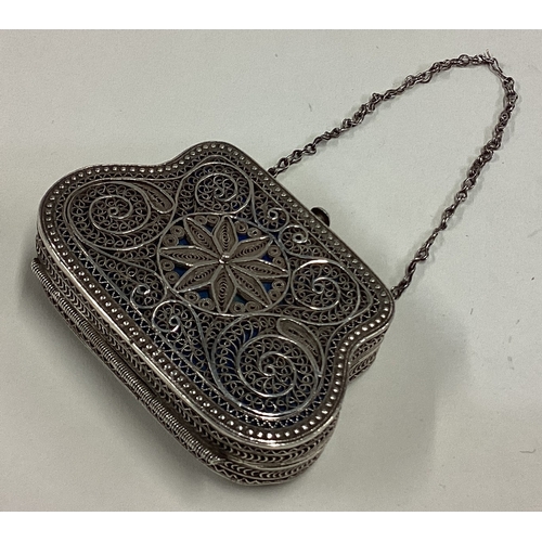 211 - A 19th Century silver purse with filigree decoration. Circa 1900. Approx. 44 grams. Est. £60 - £80.