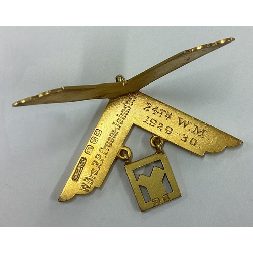 102 - A good quality silver gilt Masonic toy square with chased decoration. London. Approx. 11 grams. Est.... 