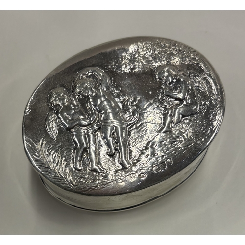 111 - A silver snuff box embossed with cherubs. London 1895. By Walter & John Barnard. Approx. 85 grams. E... 