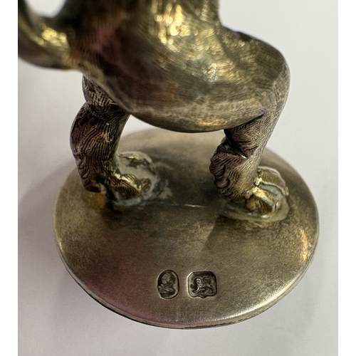 123 - A rare George III cast silver finial in the form of a lion. Circa 1820. Approx. 61 grams. Est. £100 ... 