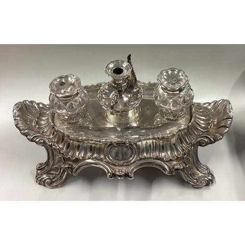 126 - A Naturalistic William IV silver inkstand. London 1833. By John & Joseph Angel. Approx. 1218 
 grams... 