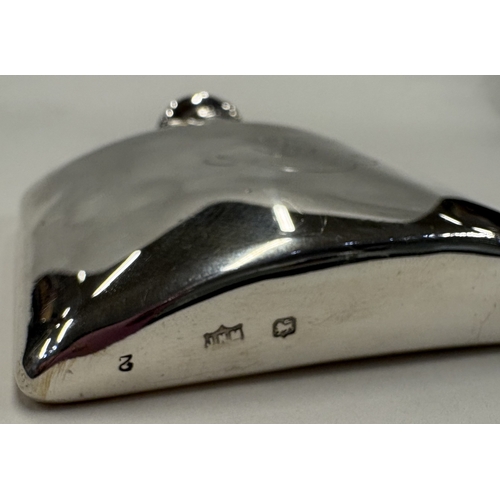 13 - A Victorian silver flask. London 1894. By Mappin & Webb. Approx. 93 grams. Est. £100 - £150.