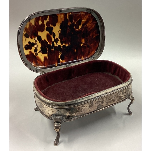 138 - A large silver and tortoiseshell jewellery box. London 1916. Approx. 232 grams of gross weight. Est.... 