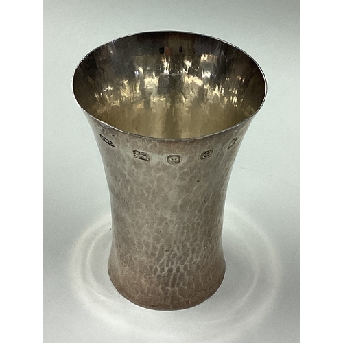 163 - A hammered silver goblet commemorating the Queen's Silver Jubilee. London 1977. Approx. 100 grams. E... 