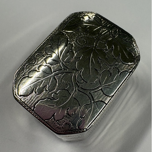 256 - A bright-cut George III silver box nutmeg grater with hinged covers at both ends. Marked to both cov... 