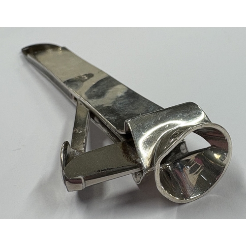 276 - An Edwardian silver cigar cutter. London 1908. Approx. 100 grams. Est. £30 - £40.