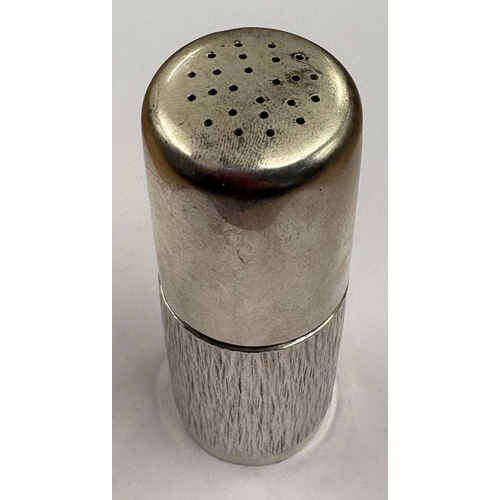 285 - GERALD BENNEY: A silver pepper with bark finish. London 1970. Approx. 145 grams. Est. £350 - £400.