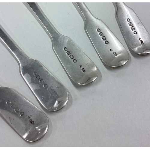 305 - A set of five silver fiddle pattern teaspoons. London. Approx. 79 grams. Est. £30 - £40.