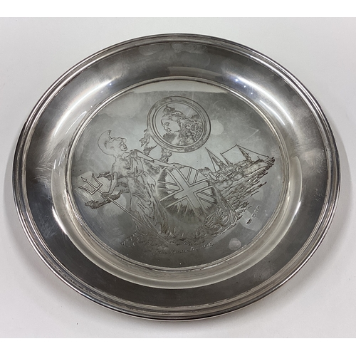 308 - A circular silver plate contained within fitted box. London. Approx. 119 grams. Est. £60 - £80.