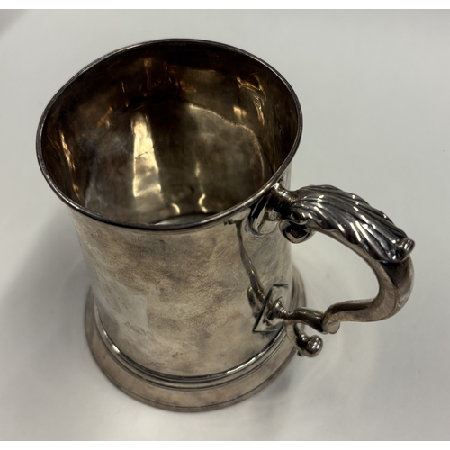 319 - An 18th Century George III silver mug. London 1778. Approx. 229 grams. Est. £200 - £300.