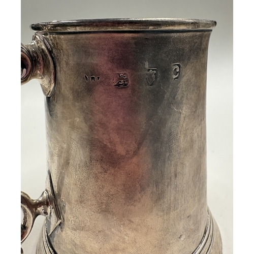 319 - An 18th Century George III silver mug. London 1778. Approx. 229 grams. Est. £200 - £300.