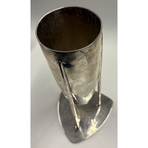 361 - A Modernistic silver vase on stand. Marked to base. London 2005. Approx. 441 grams. Est. £400 - £600... 