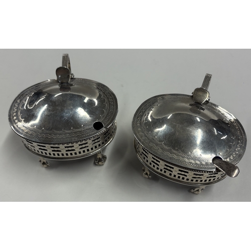 366 - A pair of bright-cut silver mustard pots with pierced decoration and BGL. Birmingham 1904. Approx. 1... 