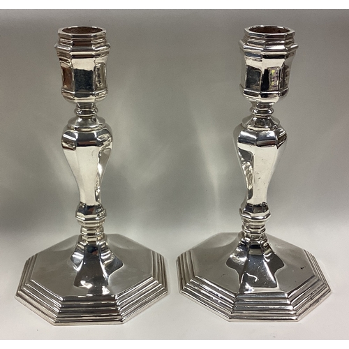 368 - A pair of octagonal silver candlesticks in the Queen Anne style. London 1963. By FG. Approx. 666 gra... 