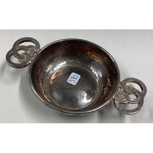 370 - A E JONES: A Modernistic silver quaich. Sheffield 2004. Approx. 88 grams. Est. £80 - £120.