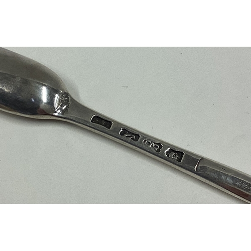 373 - An 18th Century George II silver marrow scoop. London 172. Approx. 44 grams. Est. £100 - £150.