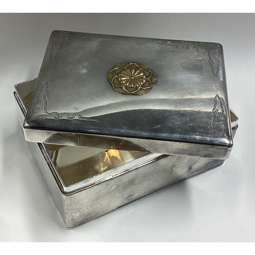 409 - A heavy Japanese Meiji silver and gold table cigar box with lift-off cover. Marked to base. Circa 19... 