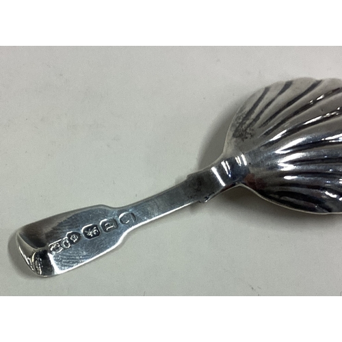 431 - A George III silver caddy spoon of fluted design. London 1830. Approx. 12 grams. Est. £30 - £40.