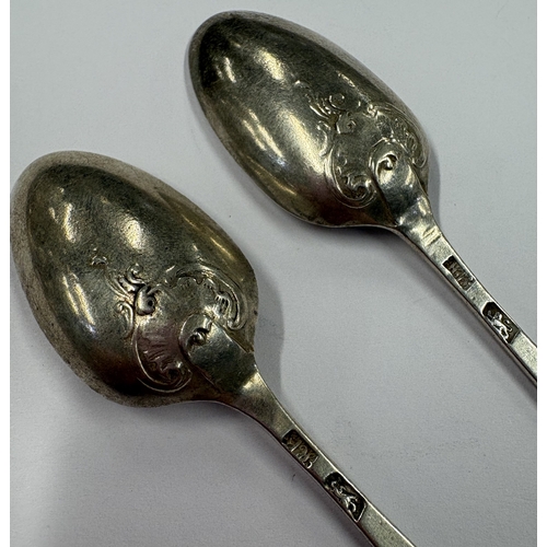 46 - A pair of silver picture back spoons. Approx. 25 grams. Est. £20 - £30.