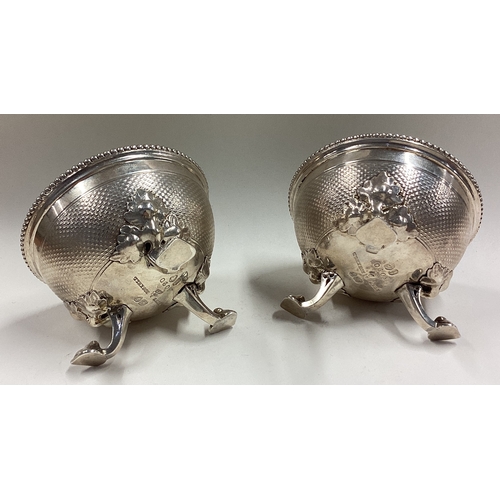 463 - A fine pair of silver salt cellars on feet. London 1864. By Hunt & Roskell. Approx. 255 grams. Est. ... 